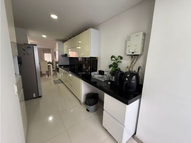 Apartamento de 3 alcobas en venta en Las Acacias, Medellín, 125 m² · foto 6 de 13