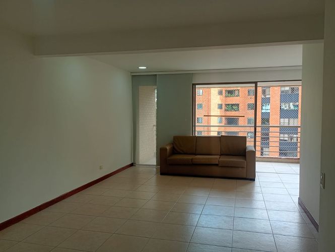 Apartamento de 3 alcobas en arriendo en El Poblado, Medellín, 134 m² · foto 2 de 16
