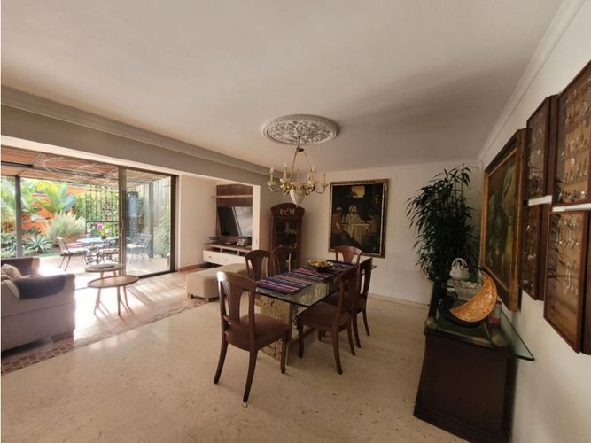 Casa de 4 alcobas en venta en El Poblado, Medellín, 371 m² · foto 3 de 13