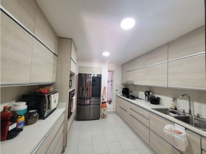 Casa de 4 alcobas en venta en El Poblado, Medellín, 371 m² · foto 4 de 13