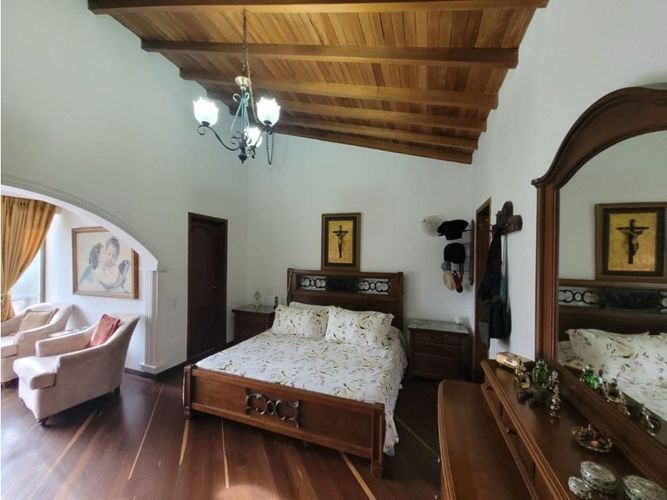 Casa de 4 alcobas en venta en El Poblado, Medellín, 371 m² · foto 6 de 13