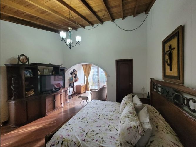 Casa de 4 alcobas en venta en El Poblado, Medellín, 371 m² · foto 7 de 13