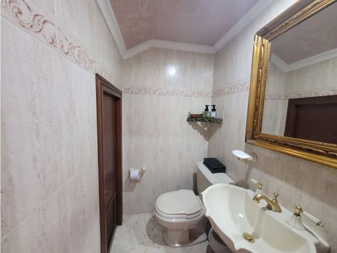 Casa de 4 alcobas en venta en El Poblado, Medellín, 371 m² · foto 9 de 13
