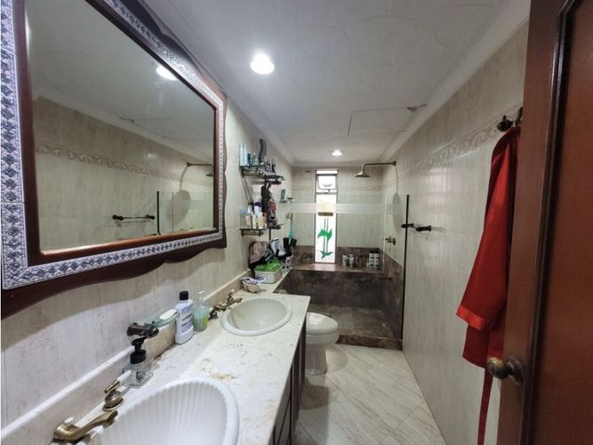 Casa de 4 alcobas en venta en El Poblado, Medellín, 371 m² · foto 11 de 13