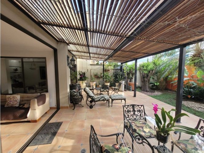 Casa de 4 alcobas en venta en El Poblado, Medellín, 371 m² · foto 12 de 13