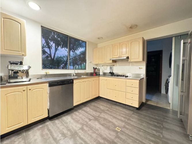 Casa de 3 alcobas en venta en Altos Del Poblado, Medellín, 294 m² · foto 3 de 19