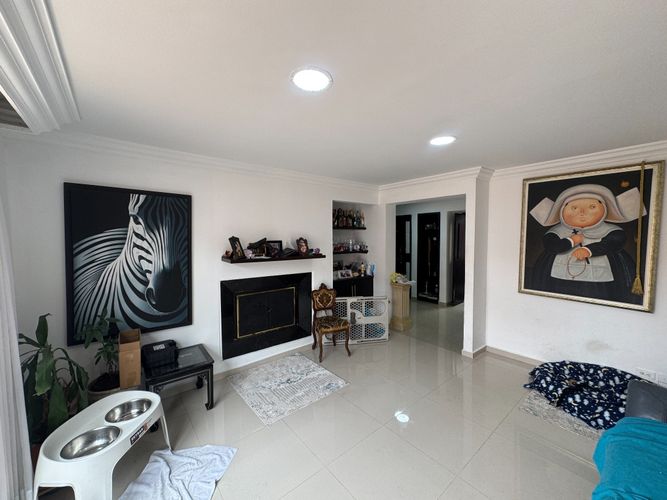 Apartamento de 5 alcobas en venta en Santa Barbara Central, Bogotá, 170 m² · foto 2 de 10