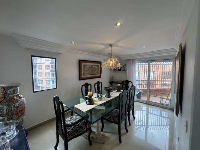 Apartamento de 5 alcobas en venta en Santa Barbara Central, Bogotá, 170 m² · foto 3 de 10