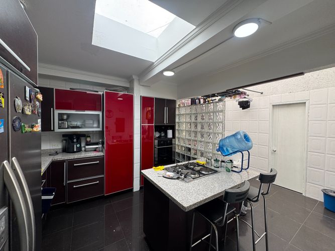 Apartamento de 5 alcobas en venta en Santa Barbara Central, Bogotá, 170 m² · foto 9 de 10
