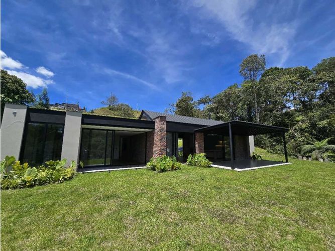 Casa de 3 alcobas en venta en Pantanillo, El Retiro, 301 m² · foto 2 de 24