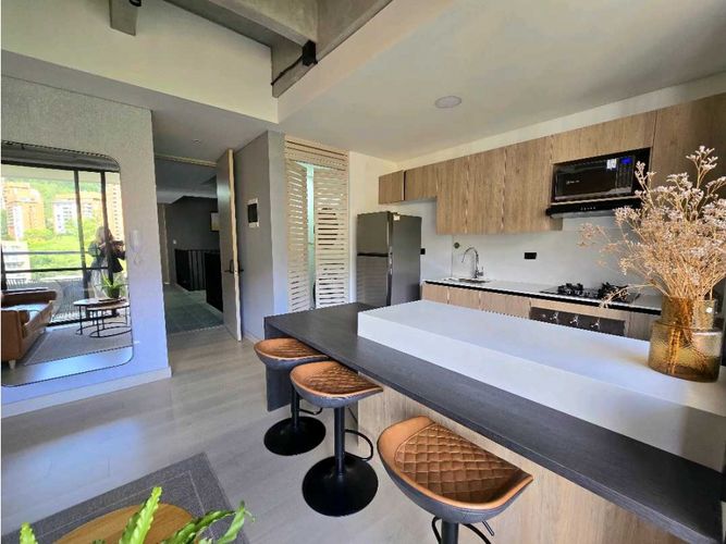 Apartamento de 1 alcoba en venta en El Tesoro, Medellín, 53 m² · foto 4 de 12
