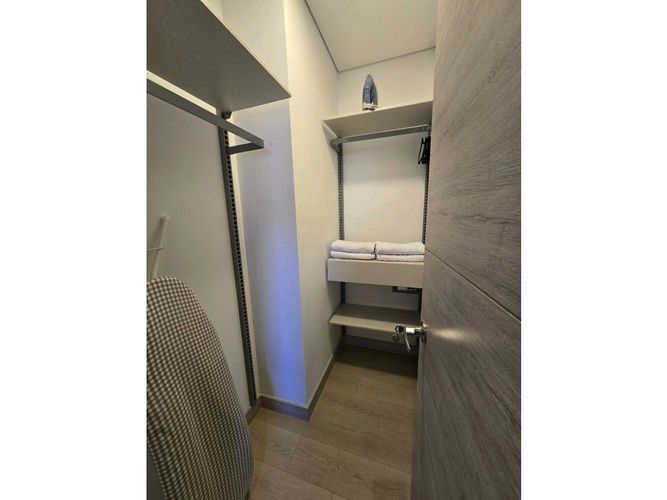 Apartamento de 1 alcoba en venta en El Tesoro, Medellín, 53 m² · foto 11 de 12