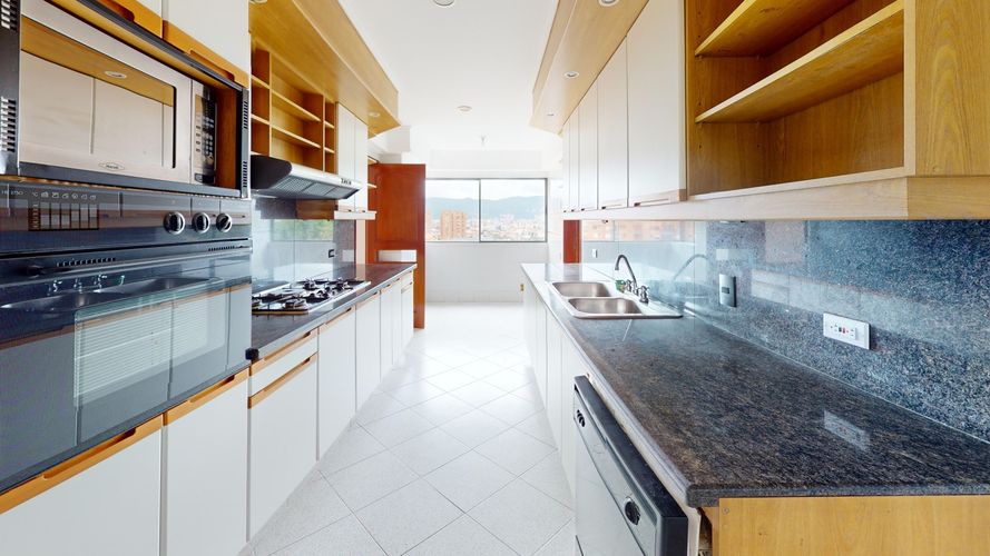 Apartamento de 3 alcobas en venta en Lindaraja, Bogotá, 196 m² · foto 5 de 22