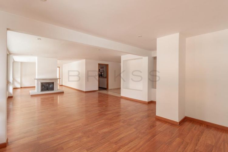 Apartamento de 3 alcobas en venta en La Cabrera, Bogotá, 220 m² · foto 2 de 18