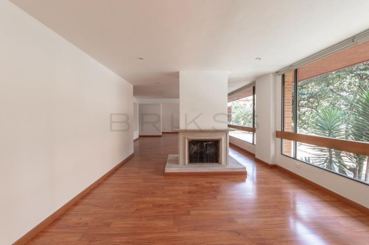 Apartamento de 3 alcobas en venta en La Cabrera, Bogotá, 220 m² · foto 3 de 18