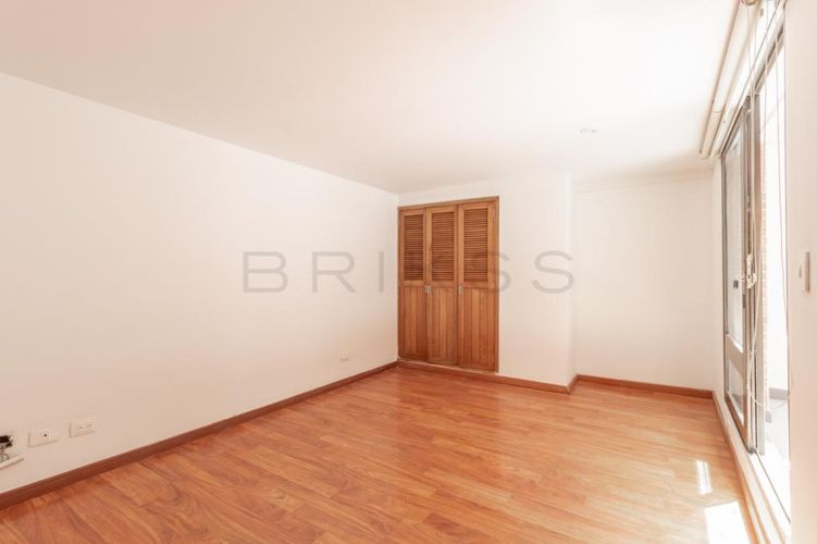 Apartamento de 3 alcobas en venta en La Cabrera, Bogotá, 220 m² · foto 9 de 18