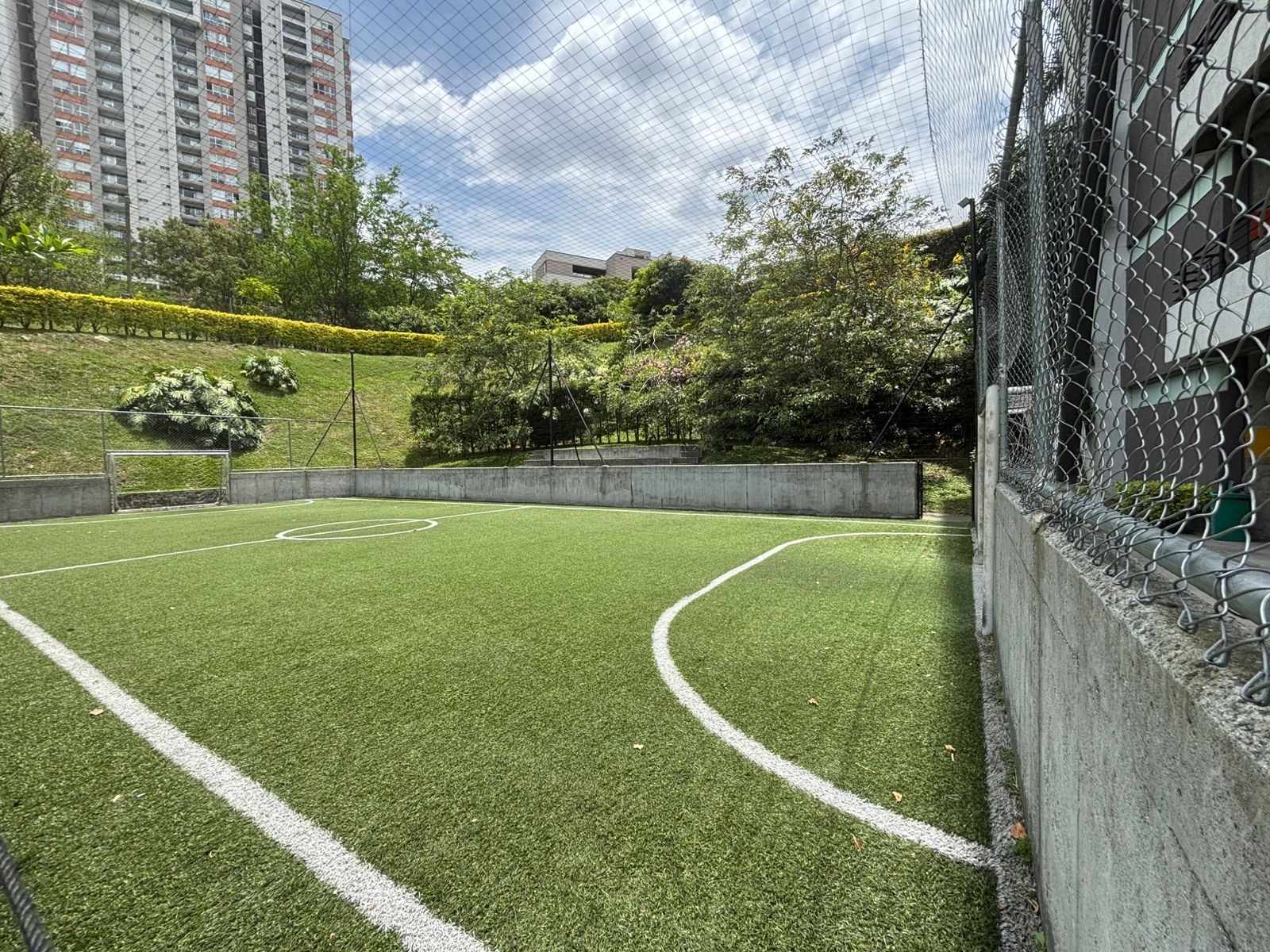 Apartamento en venta en Loma De Los Bernal, Medellín · foto 11 de 18