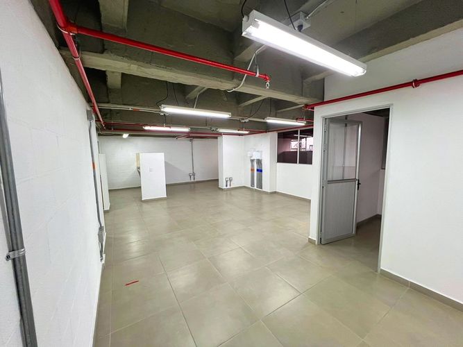 Oficina en venta en Cuatro Esquinas, Rionegro, 80 m² · foto 2 de 12