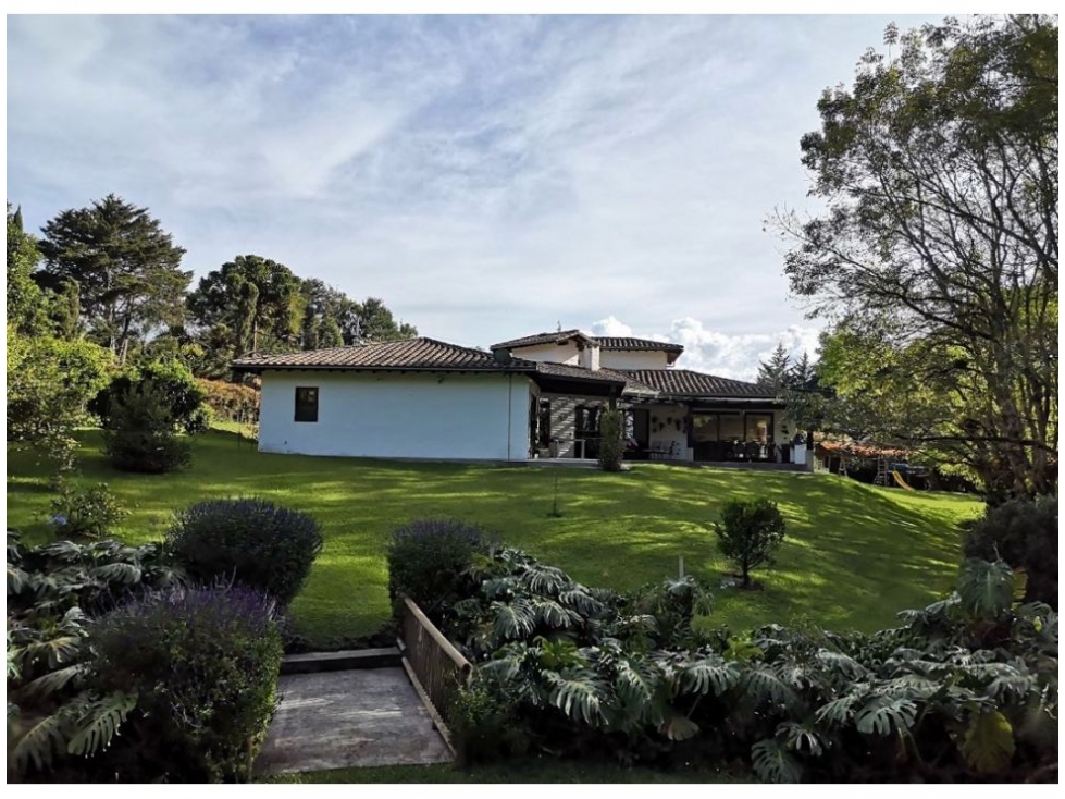 4BR House in La alhambra (450 m²) for Sale