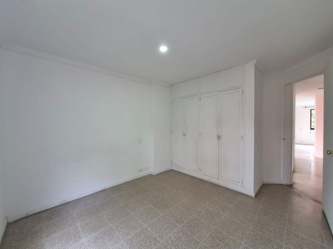 Apartamento de 3 alcobas en venta en El Tesoro, Medellín, 138 m² · foto 17 de 19