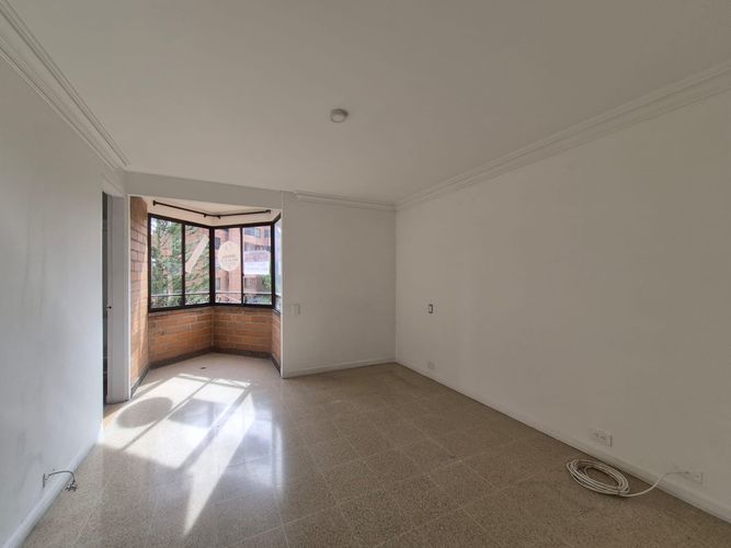 Apartamento de 3 alcobas en venta en El Tesoro, Medellín, 138 m² · foto 11 de 19