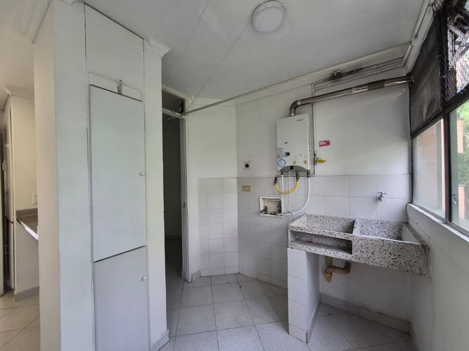 Apartamento de 3 alcobas en venta en El Tesoro, Medellín, 138 m² · foto 10 de 19