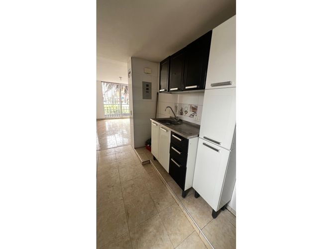 Apartamento en venta en La Laguna Fontibon, Bogotá, 50 m² · foto 3 de 12