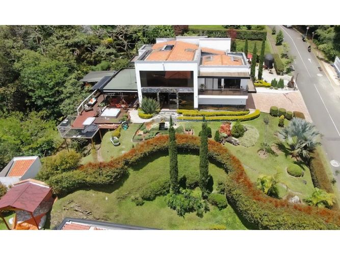 Casa de 4 alcobas en venta en Las Palmas, Medellín, 450 m² · foto 2 de 15