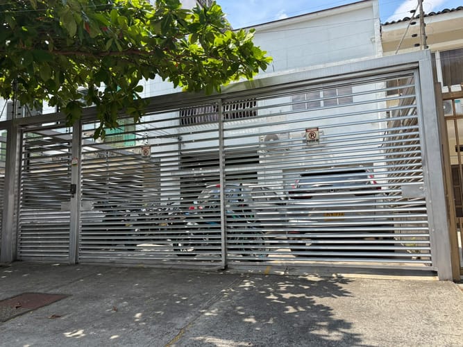 Casa de 5 alcobas en venta en San Fernando Nuevo, Cali · foto 3 de 24