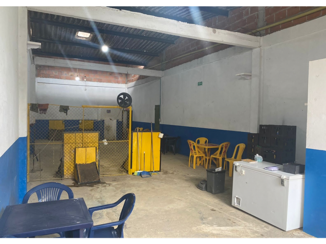Bodega en venta en La Reliquia, Villavicencio, 280 m² · foto 2 de 19