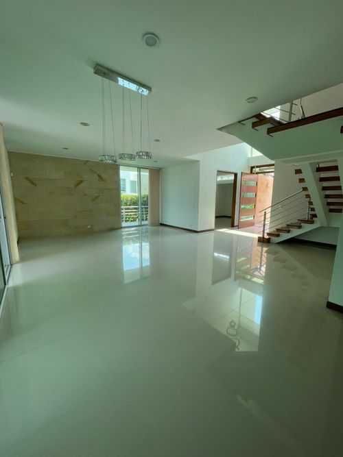 Casa de 6 alcobas en venta en Ciudad Jardin, Cali, 400 m² · foto 2 de 22