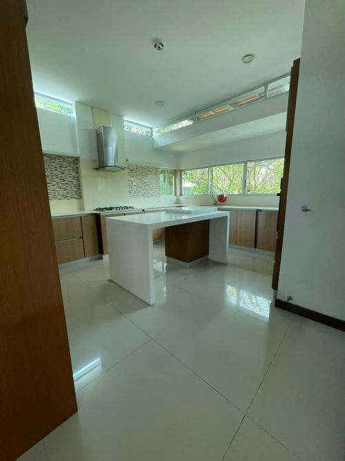 Casa de 6 alcobas en venta en Ciudad Jardin, Cali, 400 m² · foto 9 de 22