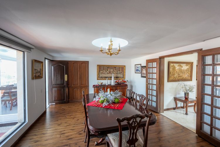 Apartamento de 4 alcobas en venta en Santa Barbara, Bogotá, 361 m² · foto 2 de 24