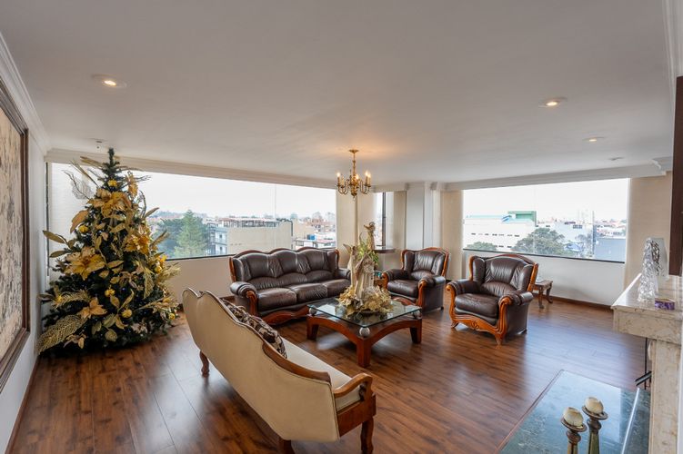 Apartamento de 4 alcobas en venta en Santa Barbara, Bogotá, 361 m² · foto 3 de 24