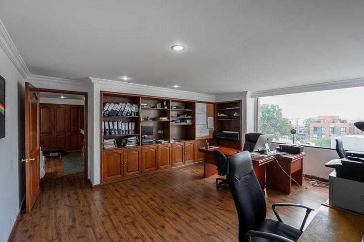 Apartamento de 4 alcobas en venta en Santa Barbara, Bogotá, 361 m² · foto 4 de 24