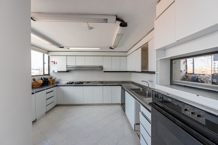 Apartamento de 4 alcobas en venta en Santa Barbara, Bogotá, 361 m² · foto 6 de 24