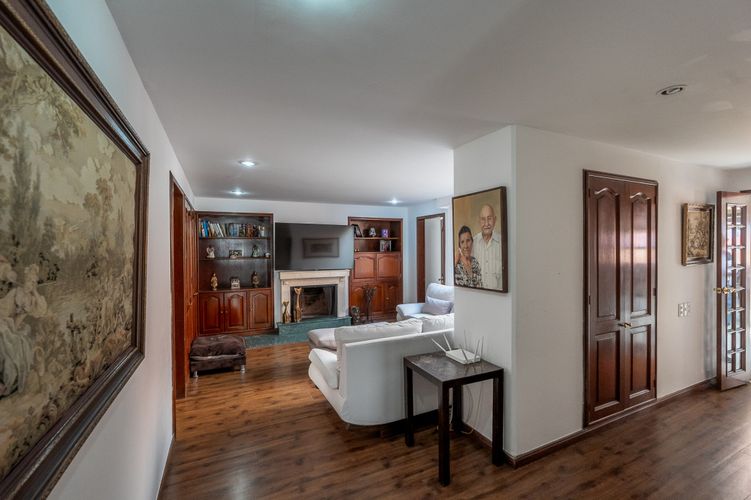 Apartamento de 4 alcobas en venta en Santa Barbara, Bogotá, 361 m² · foto 10 de 24