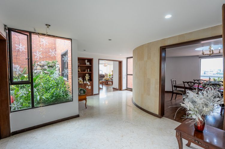 Apartamento de 4 alcobas en venta en Santa Barbara, Bogotá, 361 m² · foto 21 de 24