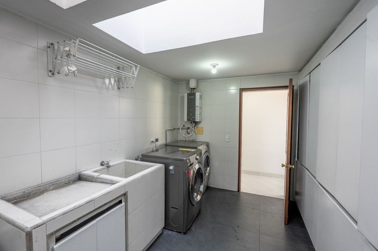 Apartamento de 4 alcobas en venta en Santa Barbara, Bogotá, 361 m² · foto 23 de 24