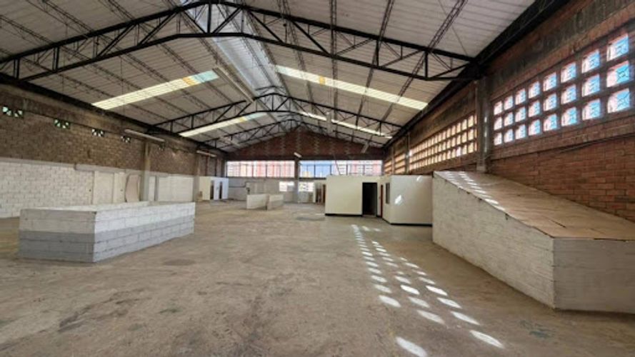 Bodega en arriendo en Restrepo Naranjo, Itagüí, 800 m² · foto 2 de 7