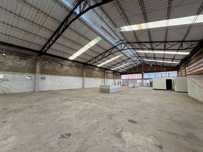 Bodega en arriendo en Restrepo Naranjo, Itagüí, 800 m² · foto 3 de 7