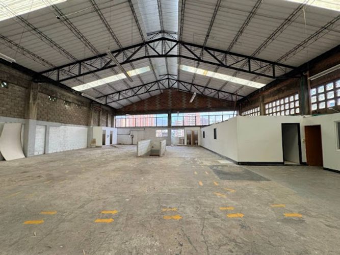 Bodega en arriendo en Restrepo Naranjo, Itagüí, 800 m² · foto 4 de 7