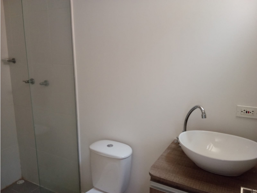 Apartamento en arriendo en Laureles, Medellín · foto 3 de 24