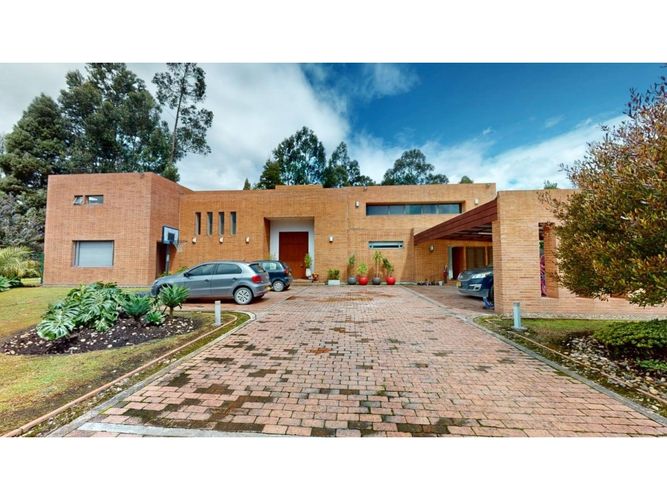 Casa en venta en Guaymaral, Bogotá · foto 3 de 24