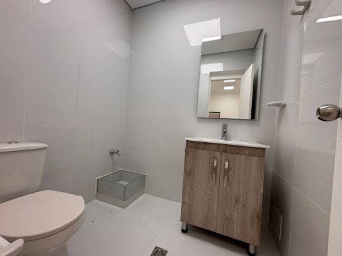 Oficina en arriendo en Campo Amor, Medellín, 48 m² · foto 4 de 5
