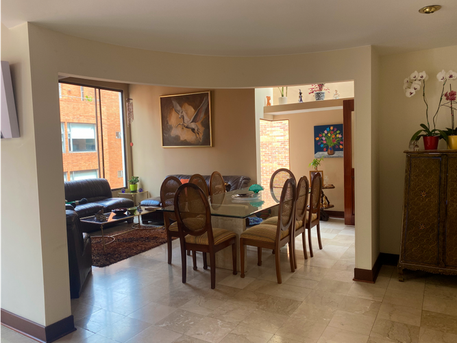 Apartamento de 4 alcobas en venta en Los Rosales, Bogotá, 220 m² · foto 3 de 24