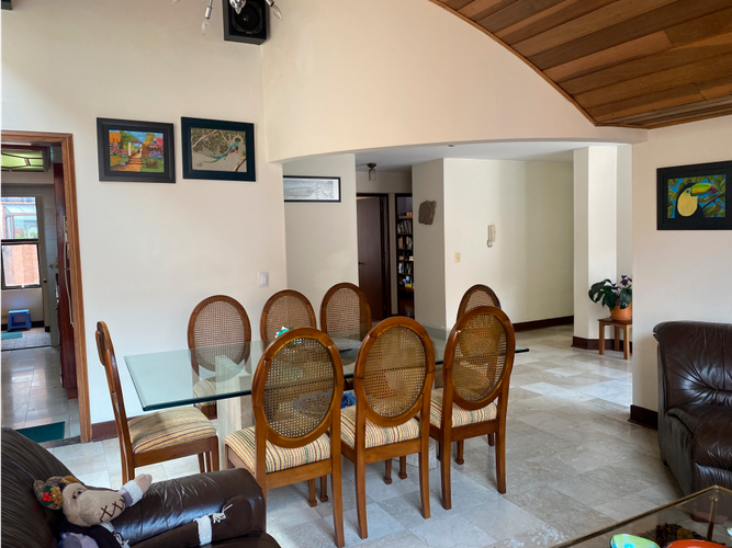 Apartamento de 4 alcobas en venta en Los Rosales, Bogotá, 220 m² · foto 4 de 24