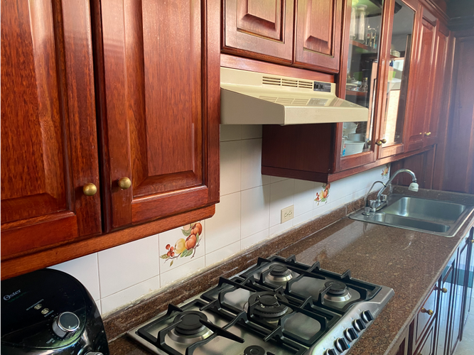 Apartamento de 4 alcobas en venta en Los Rosales, Bogotá, 220 m² · foto 9 de 24