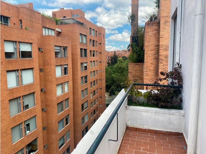 Apartamento de 4 alcobas en venta en Los Rosales, Bogotá, 220 m² · foto 12 de 24
