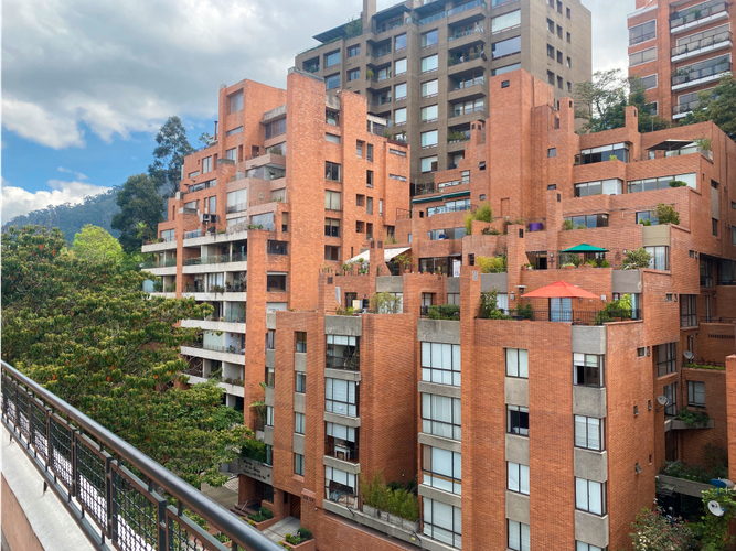 Apartamento de 4 alcobas en venta en Los Rosales, Bogotá, 220 m² · foto 13 de 24